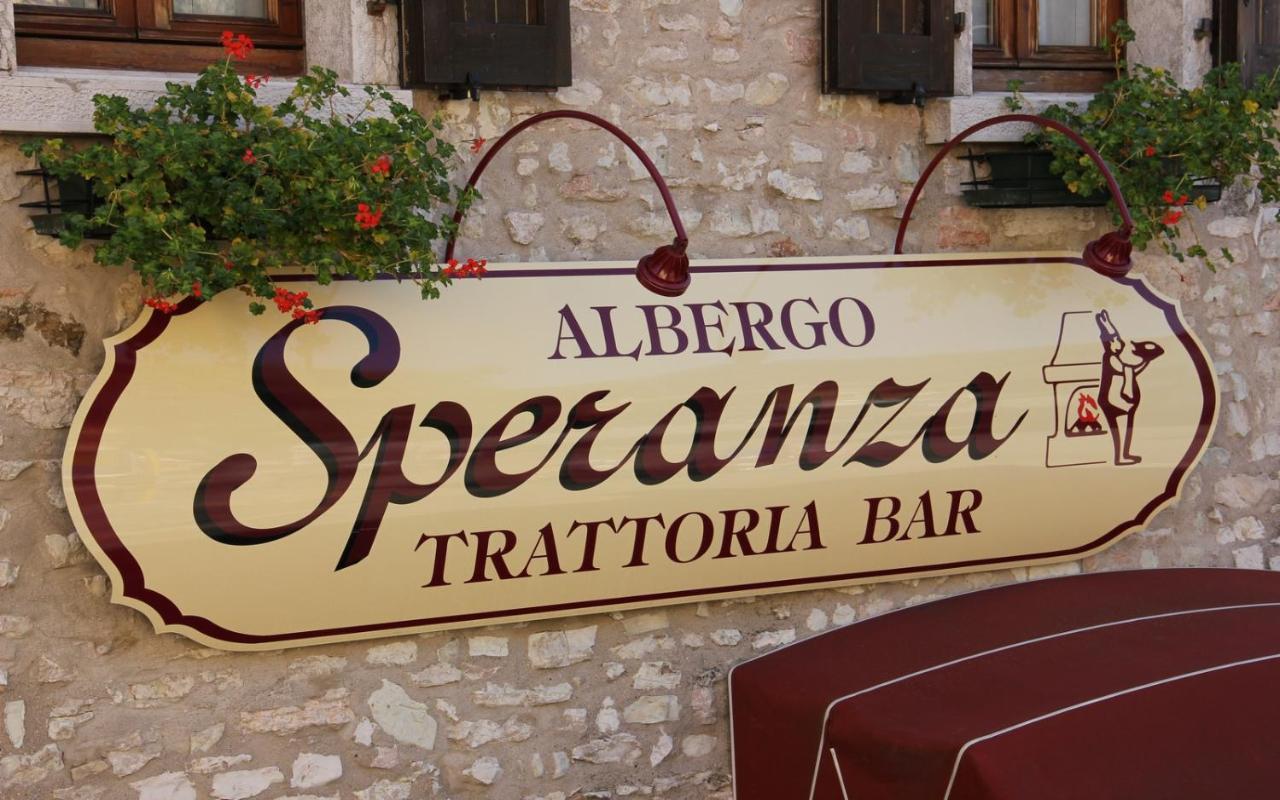 Albergo Speranza Spiazzi Di Monte Baldo Spiazzi Di Caprino Luaran gambar