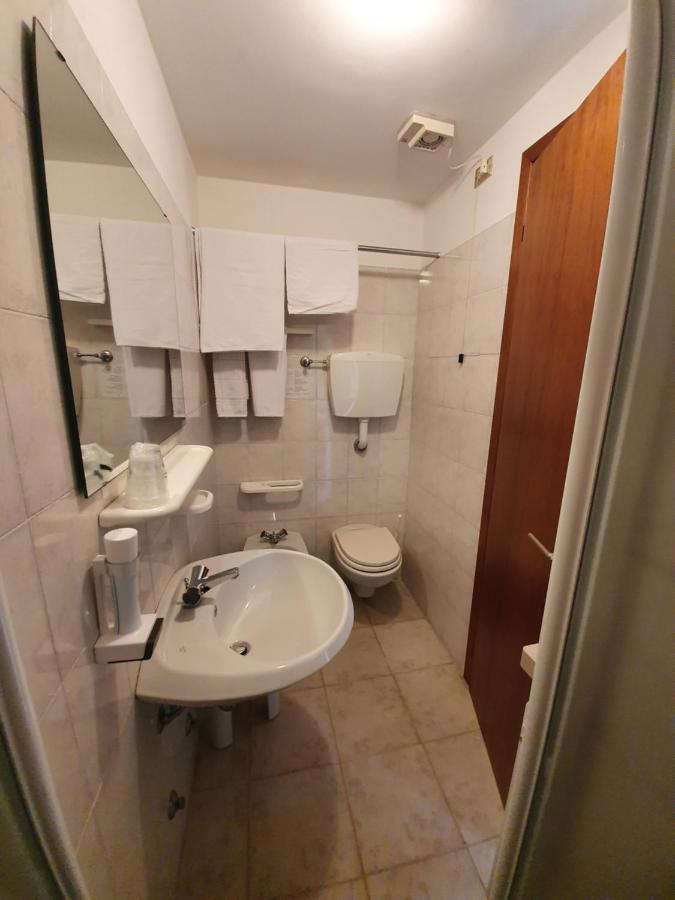 Albergo Speranza Spiazzi Di Monte Baldo Spiazzi Di Caprino Luaran gambar